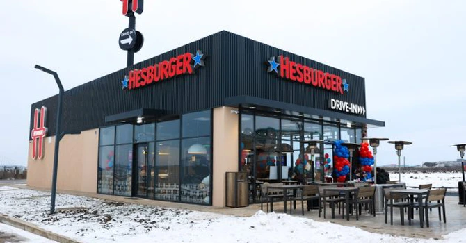 Lanțul finlandez Hesburger ajunge la 15 restaurante în România, după investiții de peste 7,5 milioane de euro