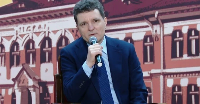 Nicușor Dan: Sper să ajungem să dăm educației finanțarea pe care o merită. Nu este cazul acum pentru un referendum de unire cu Republica Moldova