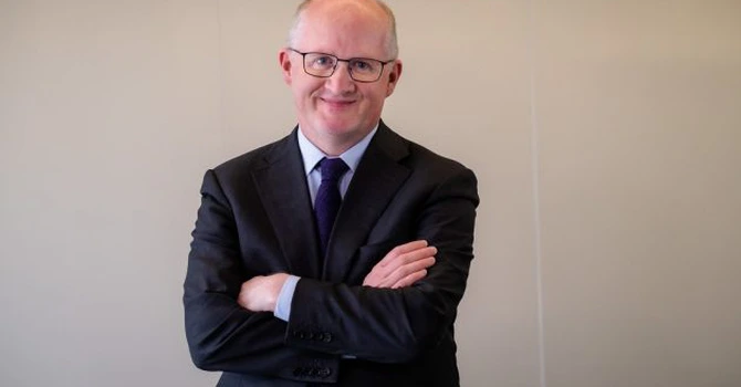 Philip Lane (BCE): Euro va avea un rol mai important în portofoliile investitorilor, după ce politicile lui Trump i-au determinat să-şi regândească deţinerile în dolari