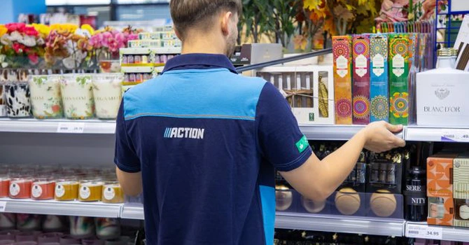 Salariile oferite de olandezii de la Action „care au mereu 1.500 de produse sub 5 lei” încep de la 4.000 de lei net pentru manageri adjuncţi de magazine. Salariile pentru acelaşi post diferă în funcţie de oraş