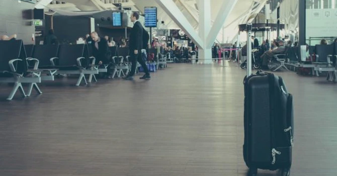 Companiile aeriene cer suspendarea controlului electronic al paşapoartelor în UE până în octombrie