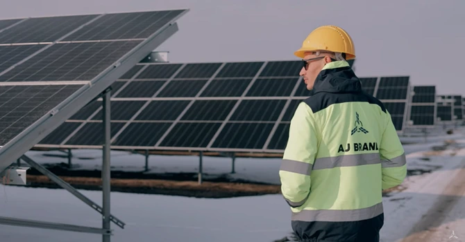 Românii de la AJ BRAND fac un pas înainte și cumprără, pentru ei, un parc fotovoltaic de 30 MW cu 100 MWh stocare