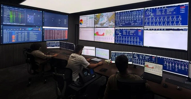Românii de la ENEVO țintesc afaceri aproape triple în 2026 – 350 mil. euro, construiesc acum 1,5 GW în regenerabil, 1 GWh în stocare și au trecut granițele țării. Încep anul cu unul dintre cele mai mari proiecte hibride din Europa