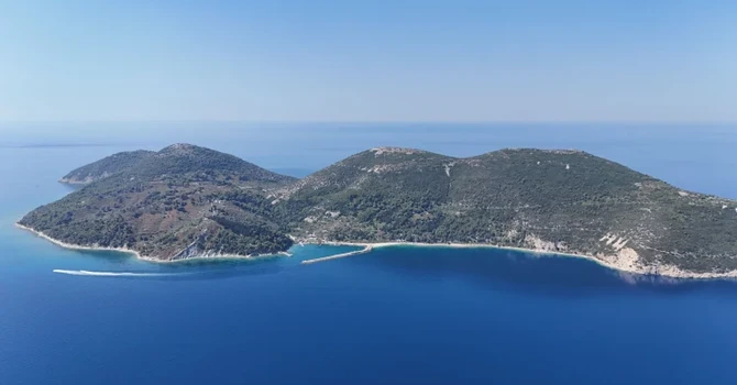 Ginerele lui Trump vrea să construiască un resort de lux pe o insulă din Albania, proteste pe plan local