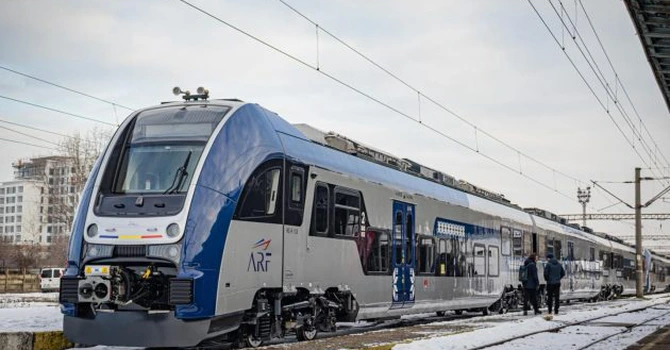 Al șaselea tren regional PESA se îndreaptă către România. Măsurile luate pentru a nu fi vandalizate noile rame din Polonia