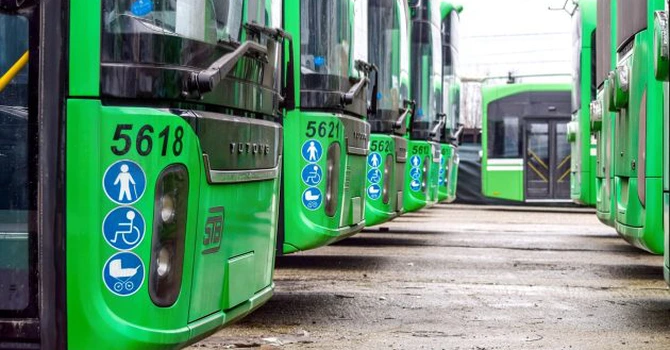 FOTO – Noile troleibuze autonome ce vor circula în Bucureşti au ajuns în ţară. Pe ce linii intră şi când