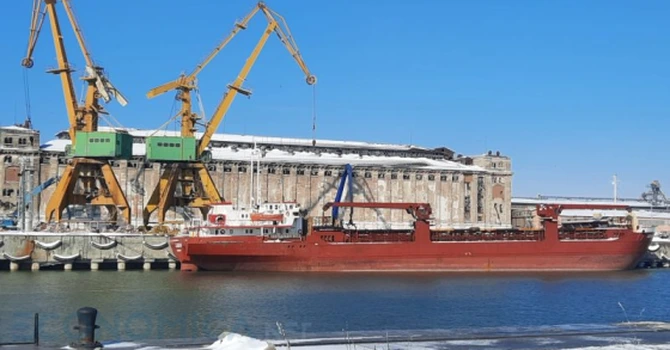 Activitate intensă în porturile Galați și Brăila. Mii de tone de fier vechi, încărcate pe nave din mai multe țări