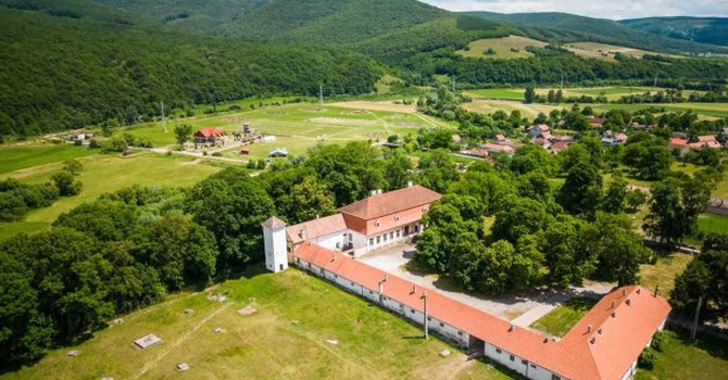 Reabilitarea Castelului Miko din Olteni, județul Covasna, va fi finalizată până la sfârșitul lui august. În incinta clădirii va funcționa un muzeu ecvestru