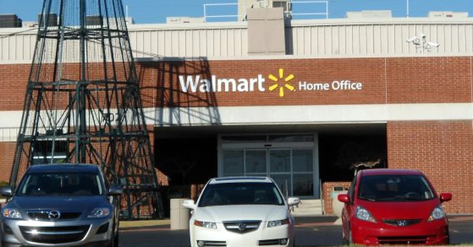 Capitalizarea bursieră a gigantului american Walmart a atins pentru prima dată valoarea de 1.000 de miliarde de dolari