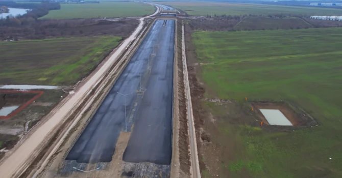 VIDEO Autostrada Bucureștiului A0: „Urme de asfalt” pe lotul chinezilor
