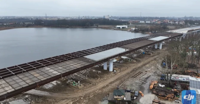 VIDEO Autostrada Bucureștiului A0: Muncitorii lui Umbrărescu au turnat primele segmente de beton la podul peste Lacul Cernica