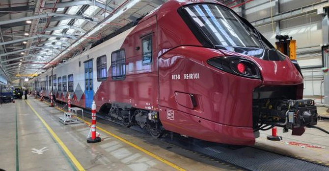 FOTO Trenul Alstom 12 fabricat pentru România a fost predat CFR Călători