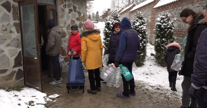 Coșmarului orașului din România rămas de peste șase luni fără apă potabilă la robinet se prelungește. Apa se oprește complet