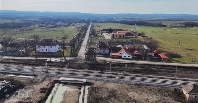 Calea ferată Cluj – Oradea: Detaliul implementat pe tronsonul de la graniță care i-a surprins plăcut pe pasionații de infrastructură