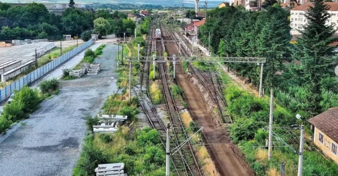 VIDEO CFR Infrastructură Brașov: Lucrări pentru eliminarea restricțiilor de viteză pe 76 km de cale ferată trebuie finalizate până în august