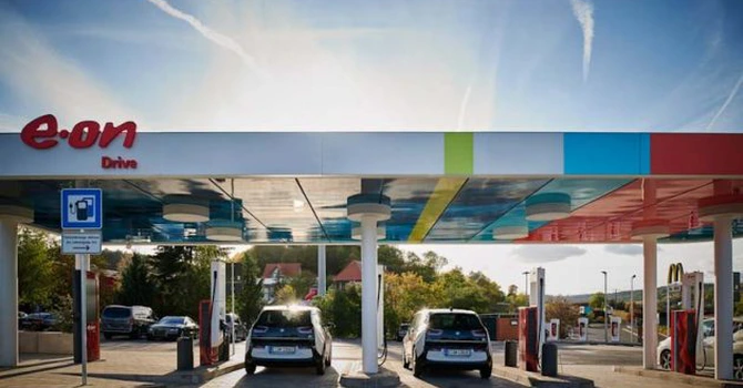 E.ON Drive a atins pragul de 500 de puncte de încărcare pentru mașini electrice în România. Reducere de 50% pentru oricine încarcă săptămâna viitoare