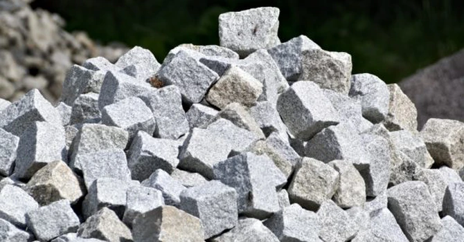 Holcim cumpără Uranus Pluton, un operator de carieră de granit