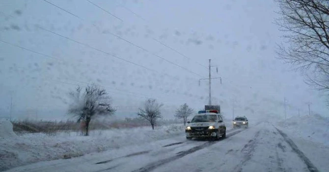 Situaţia în Ialomiţa – Iarnă extremă: Drumuri naţionale închise, restricţii de tonaj; două localităţi fără energie electrică