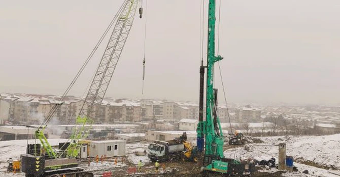 FOTO Metroul de Cluj: Au fost realizați peste jumătate din piloții necesari puțului de lansare a „cârtițelor”, care va fi adânc cât opt etaje