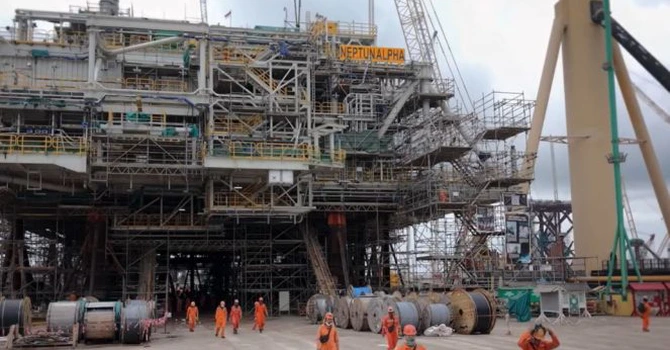 VIDEO Cum progresează Neptun Deep. Platforma de producție, Neptun Alpha, “inima” exploatării de gaze din Marea Neagră, este aproape gata în Indonezia și va pleca în curând spre România