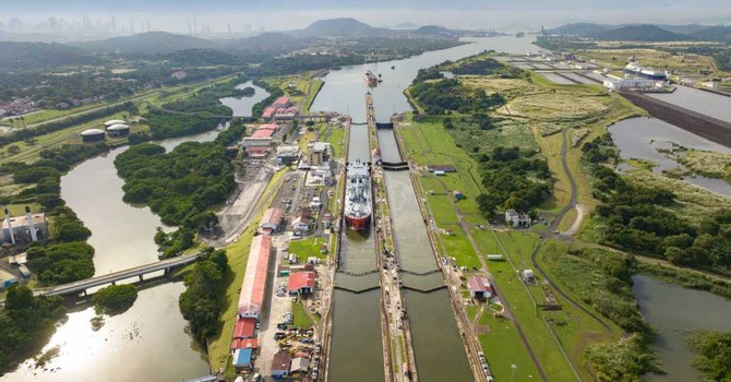 Canalul Panama. Autoritățile panameze au preluat controlul asupra a două porturi exploatate de CK Hutchison