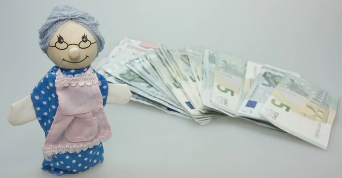 Premii de 3.000 de lei pe lună pentru pensionarii care îşi încasează veniturile prin pachetul Pensia Activă de la Exim Banca Românească