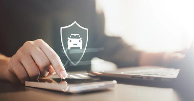 Costuri record pentru șoferi în 2026: RCA fără tarife plafonate, taxe auto majorate, scumpiri în lanț