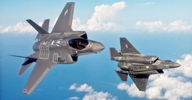 Elveția a refuzat survolarea teritoriului său de avioane militare americane