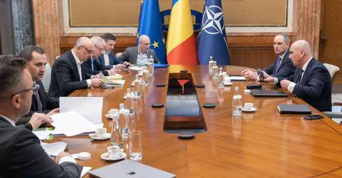 Bolojan spune că analizează variantele pentru temperarea scumpirii carburanților și că săptămâna viitoare va lua o decizie