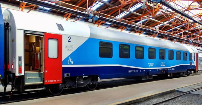 FOTO Al 30-lea vagon de călători modernizat de Electroputere VFU Pașcani prin PNRR urmează să fie predat CFR Călători