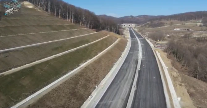 VIDEO Autostrada A1 Sibiu – Pitești: PORR lucrează cu peste 300 de muncitori pe secțiunea 4, realizată aproape 90%