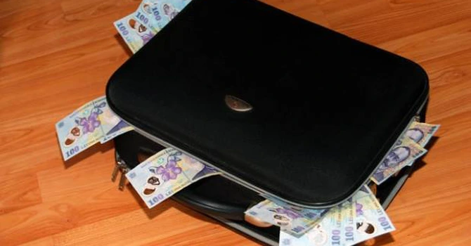 Depozitele la bănci ale firmelor şi populaţiei au crescut cu 0,7% în februarie 2026 – date BNR