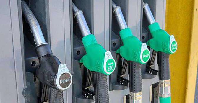 Noi scumpiri în benzinării, azi. Cât costă benzina și motorina pe 4 mai 2026