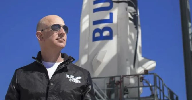 Jeff Bezos vrea să pună peste 50.000 de sateliți pe orbită pentru centre de date