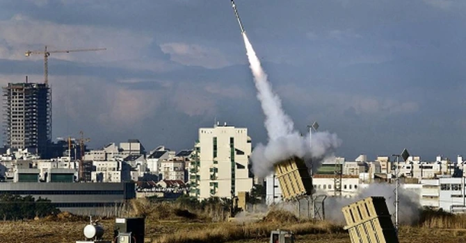 Israel – Explozii deasupra Ierusalimului după un nou atac cu rachete al Iranului