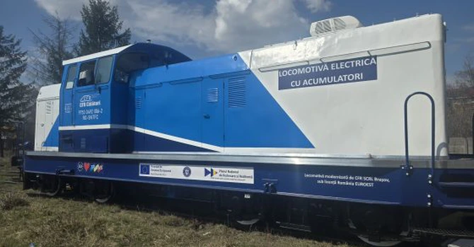 FOTO A fost finalizată a noua locomotivă pe baterii la Brașov