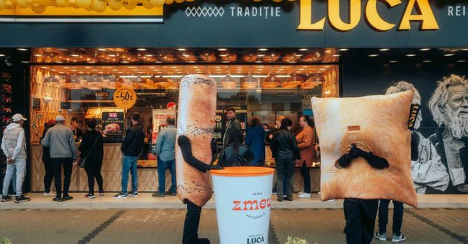 VIDEO După ce a ieftinit covrigul, Luca dă o nouă lovitură pe piață: Cât costă cozonacul lansat de celebrul lanț de patiserii și până când se pot face comenzi