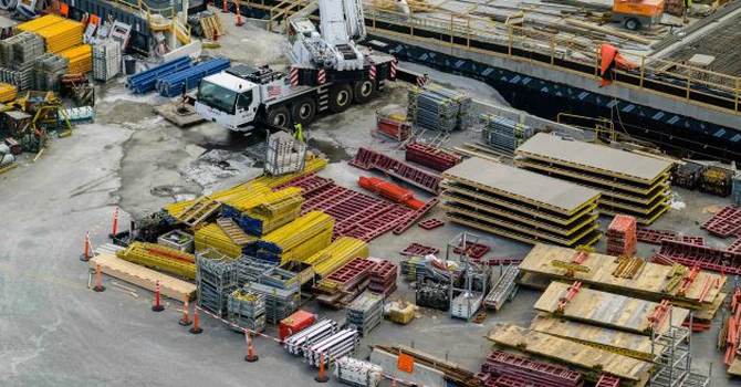 Războiul din Orientul Mijlociu crește prețul materialelor de construcții cu 15% în unele cazuri