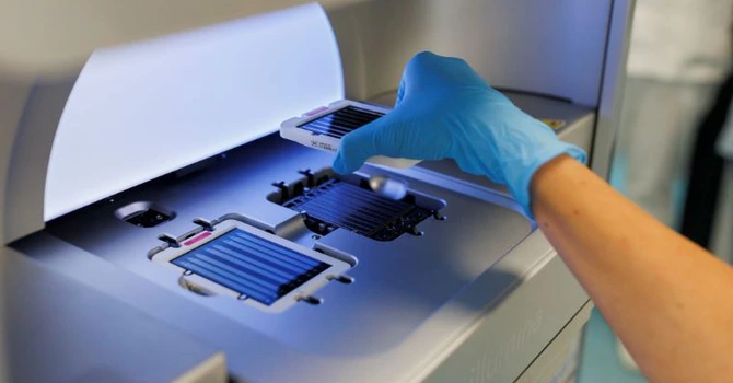 MedLife introduce teste de secvenţiere a genomului. Vor costa 1.430 de lei