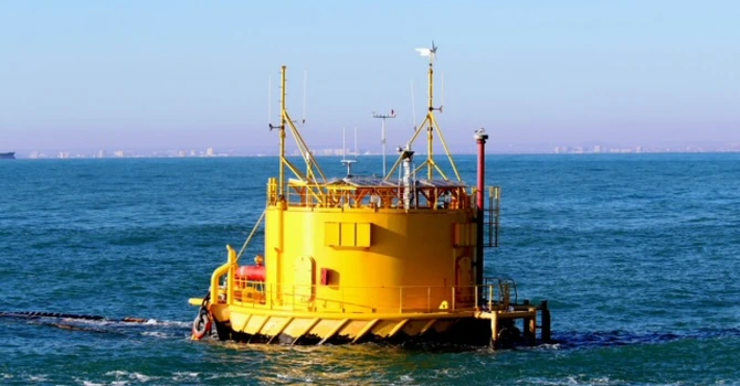 UPDATE Un om a murit. Un remorcher s-a  scufundat, în largul portului Midia. La bord ar fi fost 5 oameni