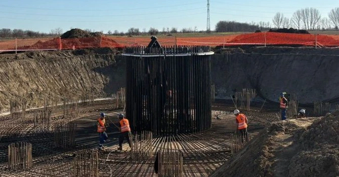 FOTO Au început lucrările la două noi parcuri eoliene în Brăila. Românii de la Parapet sunt constructorii