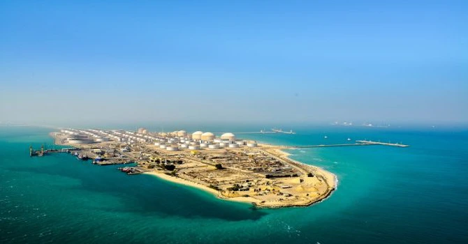 O rafinărie uriașă a gigantului Aramco din Arabia Saudită a fost lovită de o dronă și a fost oprită