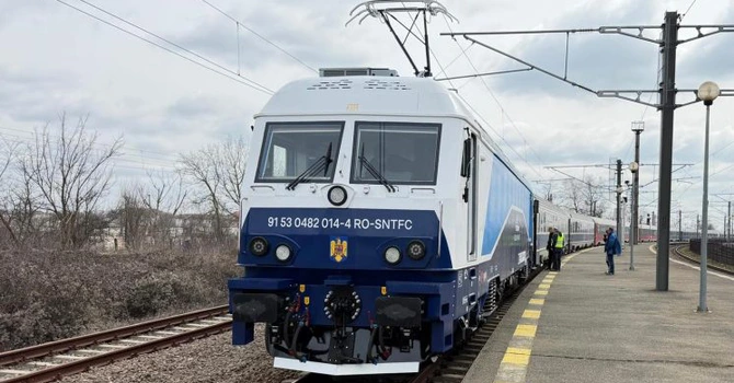 FOTO RELOC Craiova anunță că este gata de drum locomotiva ELASMO 014, modernizată pentru CFR Călători prin PNRR