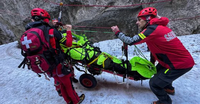 O zi cu Salvamont Zărnești. Turiștii se ghidează după AI pe munte și ajung în pericol. Cum schimbă tehnologia misiunile de salvare