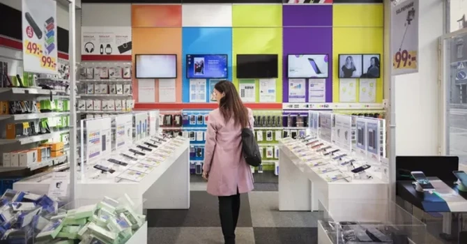 2026 începe pe minus pentru vânzările de smartphone-uri. Samsung și Xiaomi scad, doar Apple crește. Ce se întâmplă pe piață