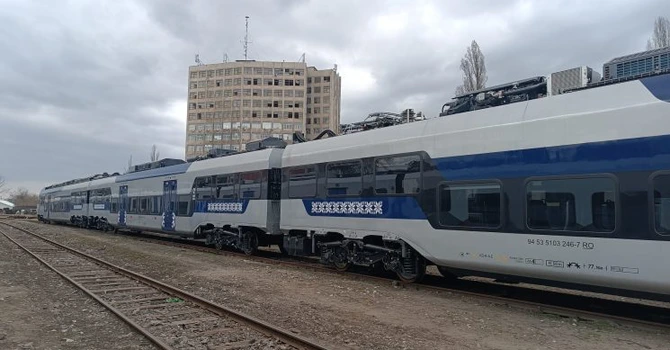 FOTO Trei trenuri regionale PESA, recepționate preliminar joi