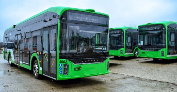 FOTO Troleibuzele electrice din China ies pe străzile din București. Pe ce linii sunt modelele Yutong