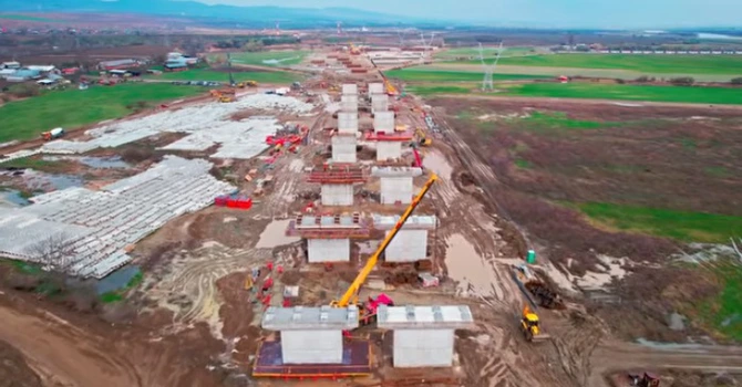 VIDEO Ultima mare „redută” de cucerit pentru autostrada A7 Focșani – Bacău: Umbrărescu ridică un viaduct uriaș peste mlaștină