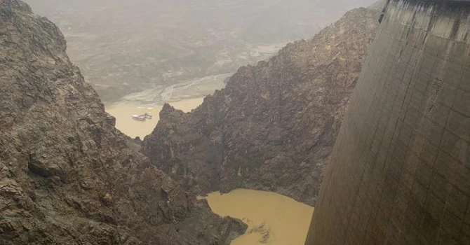 Începe reumplerea cu apă a lacului Vidraru, producția de energie ar putea fi reluată în toamnă VIDEO, FOTO