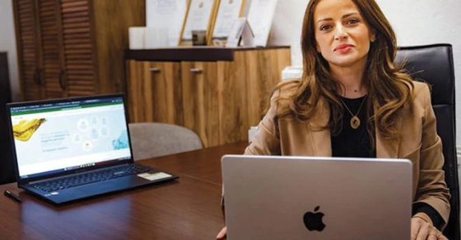 Românii care au făcut primul detergent gel cu bicarbonat de sodiu vor să iasă în afara țării. Investiție recuperată rapid și profit de milioane